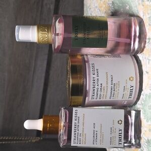 3PC TRULY Strawberry Kisses Body Cream and Oil & PARFUME MIST - Pink and Gold